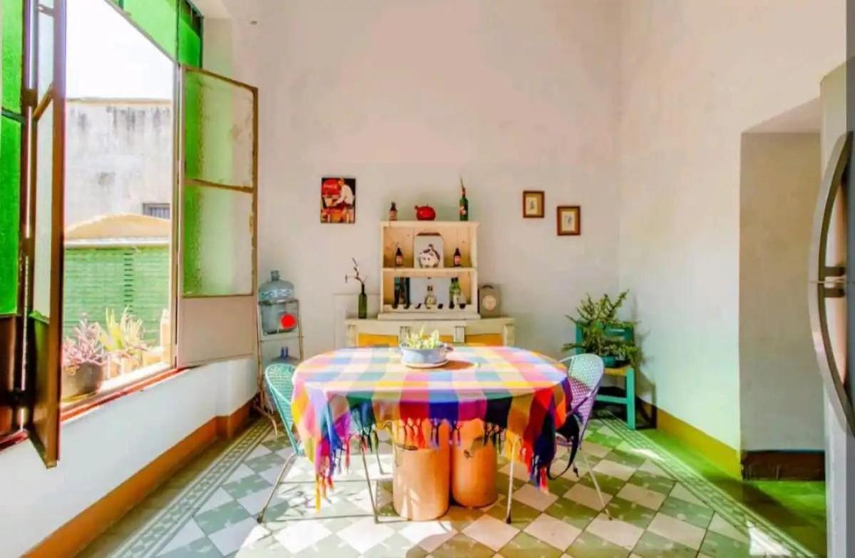 1 Guadalajara Corazon Del Centro Historico Hospedate En Una Casa Antigua En Una Habitacion Sencilla Con Areas Comunes Y Banos Compartidas Exterior foto