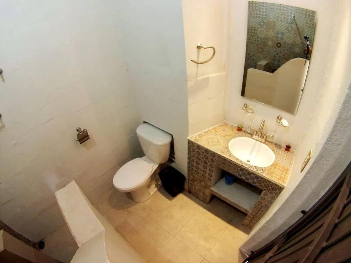 1 Guadalajara Corazon Del Centro Historico Hospedate En Una Casa Antigua En Una Habitacion Sencilla Con Areas Comunes Y Banos Compartidas Exterior foto